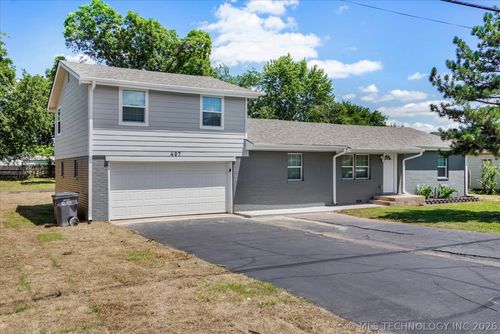 407 N Forest St, Jenks, OK, 74037-2720 | Card Image