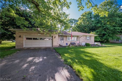 13791 Amodio Avenue Nw, Uniontown, OH, 44685 | Card Image