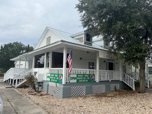 133 Ave E, Apalachicola, FL, 32320 | Card Image