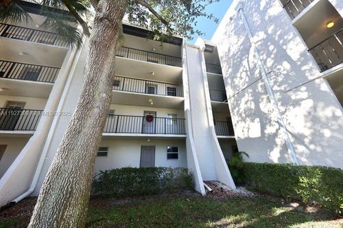 apt-106-9450 Poinciana Pl, Davie, FL, 33324-4823 | Card Image