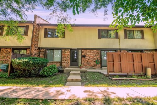 8-7346 Country Creek Way, Downers Grove, IL, 60516-4066 | Card Image