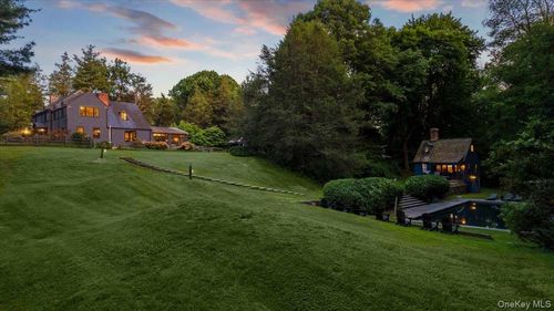 16 Pleasant Ridge Rd, Harrison, NY, 10528-1004 | Card Image