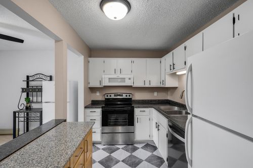 apt-210-5607 Green Circle Dr, Minnetonka, MN, 55343-9621 | Card Image