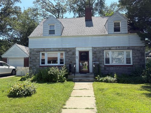 35 W Raymond Ave, Roosevelt, NY, 11575-1013 | Card Image
