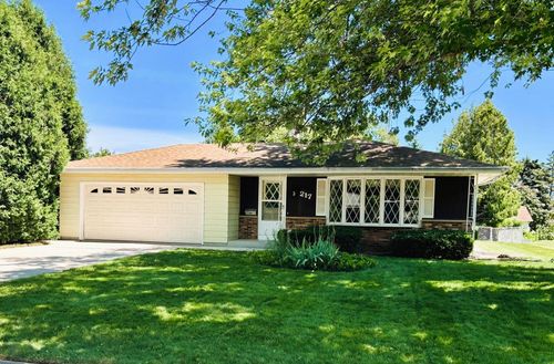 217 S Pershing Street, Howards Grove, WI, 53083 | Card Image