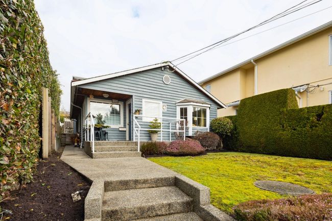 1193 Keith Road, House other with 3 bedrooms, 3 bathrooms and null parking in West Vancouver BC | Image 2