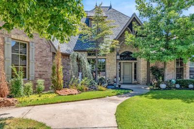 View of front of home with a front yard | Image 1