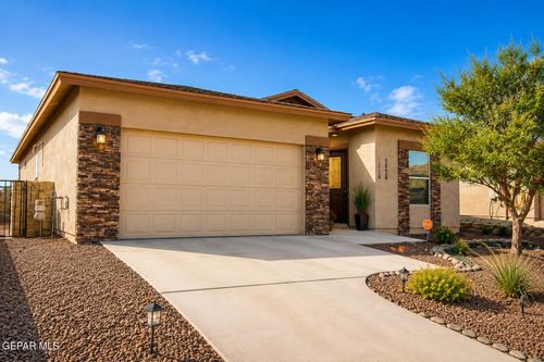 5858 Laurensito, Sunland Park, NM, 88008-5300 | Card Image
