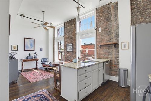 305-9 York St, Savannah, GA, 31401-3779 | Card Image