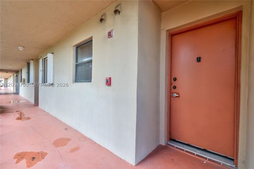 407-6-10253 Nw 9th Street Cir, Miami, FL, 33172-6641 | Card Image