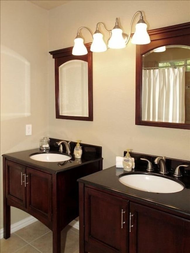 Primary Bathroom | Image 13