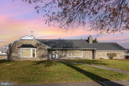 449 Glenwyn Dr, LITTLESTOWN, PA, 17340-1305 | Card Image