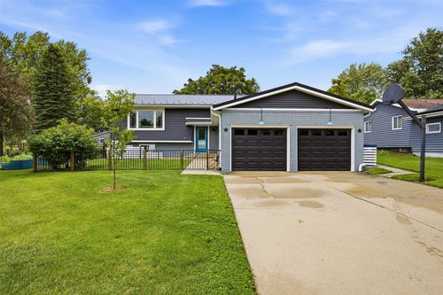 101 Candlestick Dr Ne, Mount Vernon, IA, 52314-1541 | Card Image