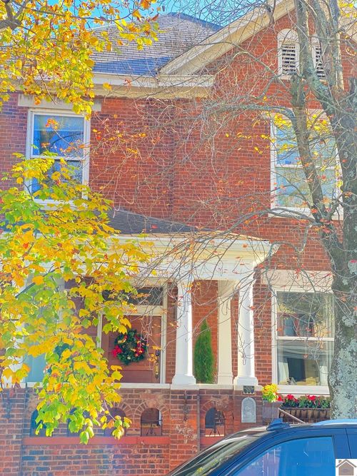 520 Madison St, Paducah, KY, 42001-1050 | Card Image