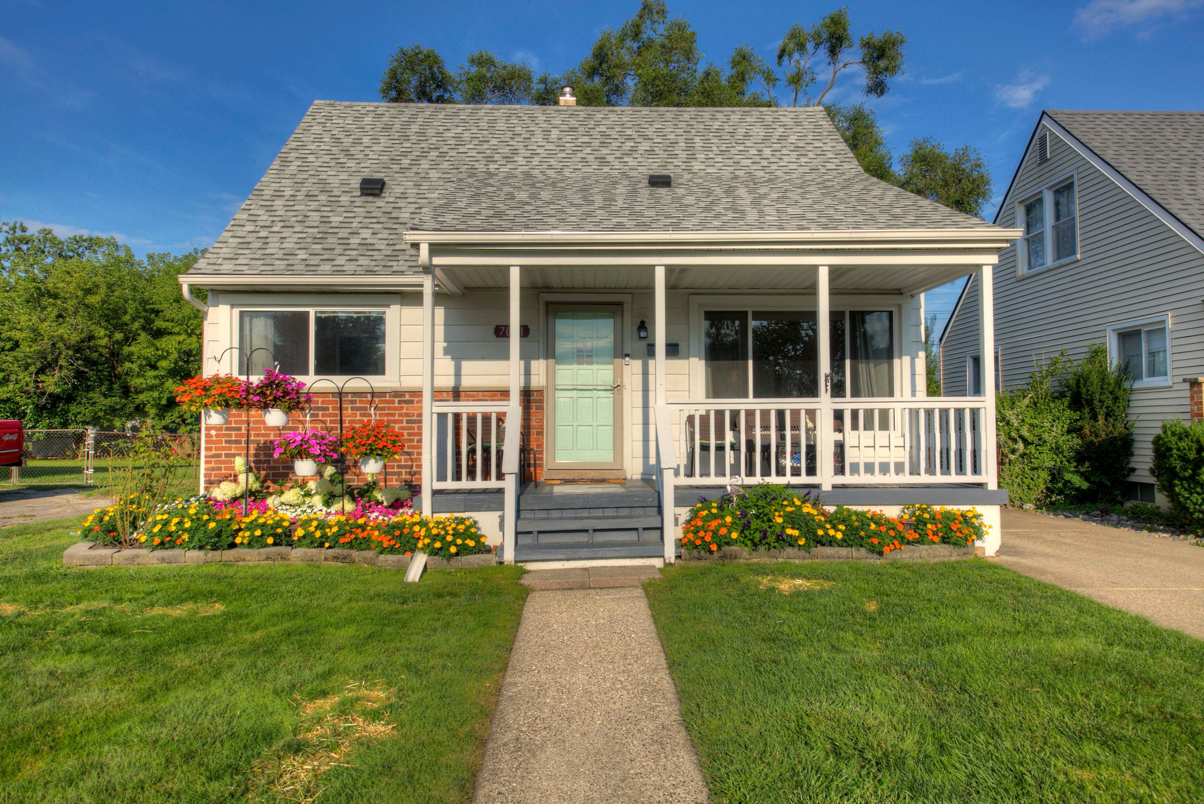 Gilman St, Garden City, MI 48135