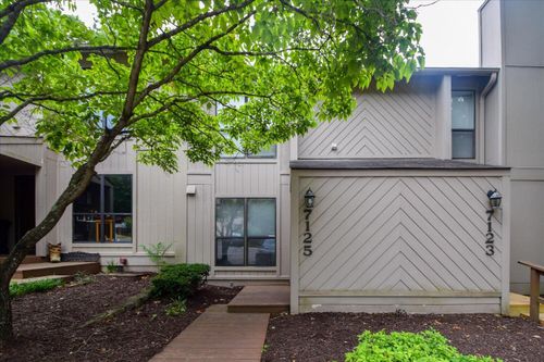 7125 Woods Crossing Dr, Roanoke, VA, 24018-9058 | Card Image