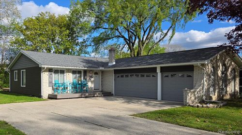 27860 Park Ct, Madison Heights, MI, 48071-5707 | Card Image