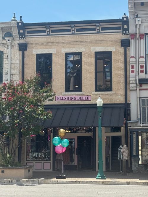 712 S Austin Ave, Georgetown, TX, 78626-5709 | Card Image