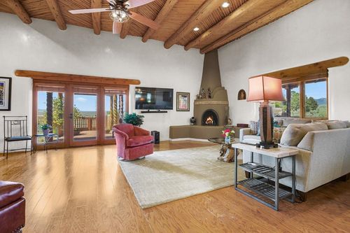 12 Golf Course Dr, Ranchos De Taos, NM, 87557-7914 | Card Image