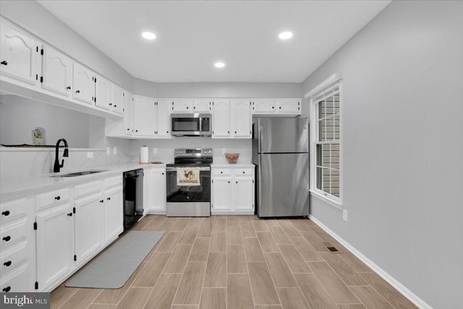 7523 Westmore Dr, Townhouse with 3 bedrooms, 4 bathrooms and null parking in SPRINGFIELD VA | Image 10