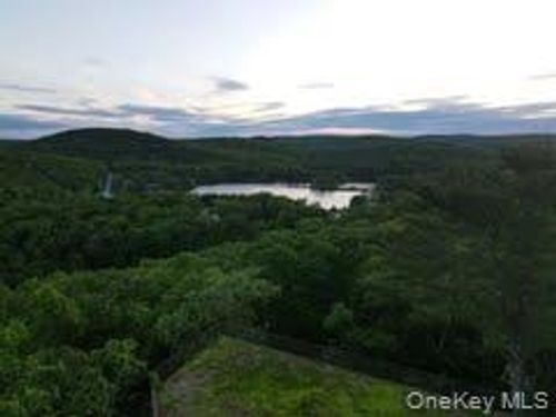 60 Woods Rd, Tuxedo Park, NY, 10987-3108 | Card Image