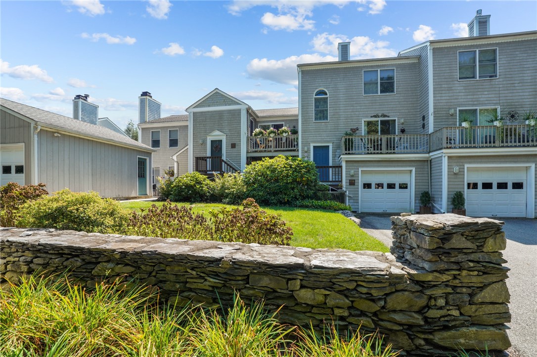 North Ln, Bristol, RI 02809