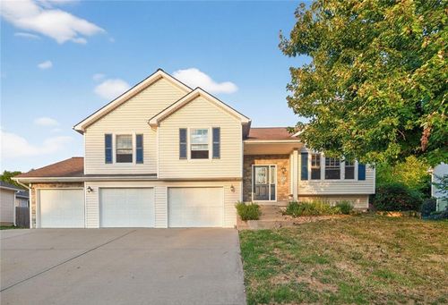 542 Creekside Ct, Lansing, KS, 66043-1390 | Card Image