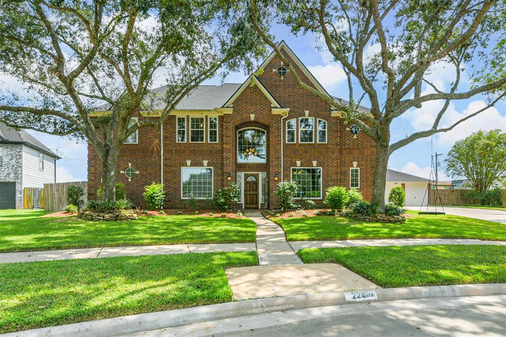 Pebble Ln, Friendswood, TX 77546