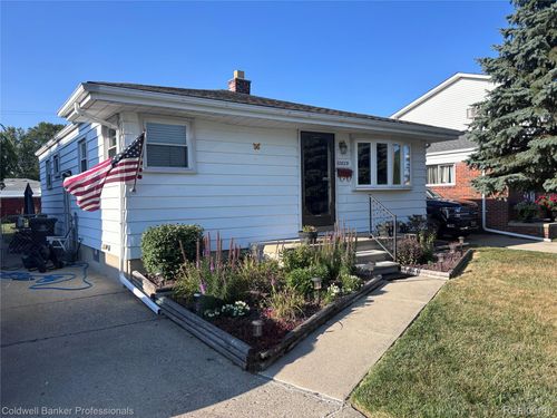 22829 Arcadia St, Saint Clair Shores, MI, 48082-1863 | Card Image
