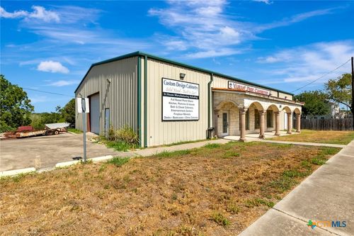 207 S Moody St, Victoria, TX, 77901-8041 | Card Image