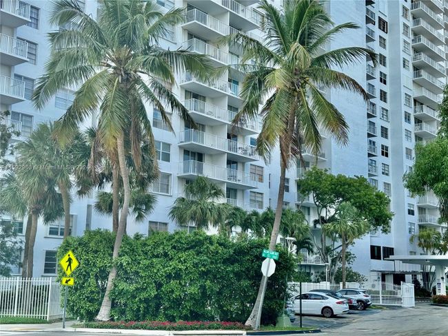 1007E - 2851 Ne 183rd St, Condo with 2 bedrooms, 2 bathrooms and null parking in Aventura FL | Image 56