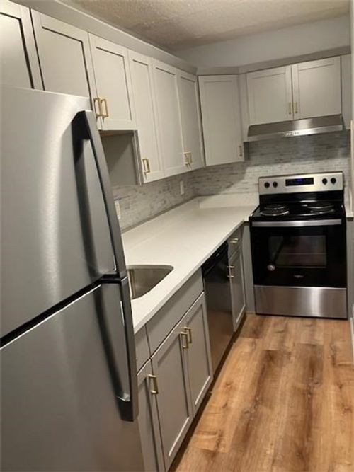 apt-25-1000 Lexington St, Waltham, MA, 02452-7211 | Card Image