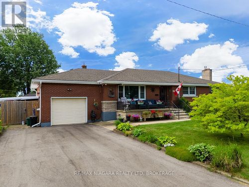 90 John St, Port Colborne, ON, L3K1R2 | Card Image