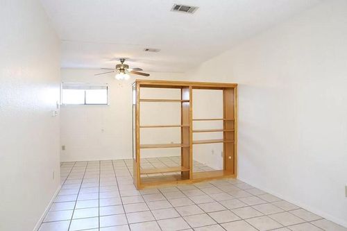 apt-302-4701 Red River St, Austin, TX, 78751-3342 | Card Image