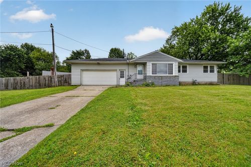 2744 Austinburg Rd, Ashtabula, OH, 44004-8822 | Card Image