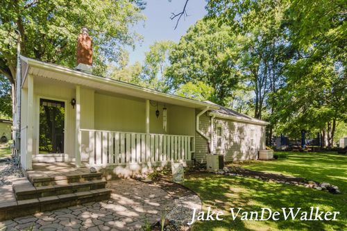 2338 Edgewood Dr, Kalamazoo, MI, 49008-2737 | Card Image