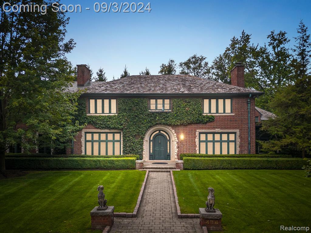 Hawthorne St, Birmingham, MI 48009
