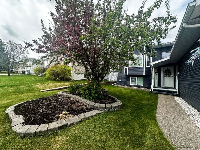 4722 43 Street, Home with 4 bedrooms, 3 bathrooms and 4 parking in Mayerthorpe AB | Image 3