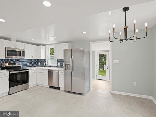 2917 E Lee Ave, ALEXANDRIA, VA, 22306-1721 | Card Image