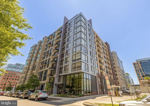 902-37 L St Se, WASHINGTON, DC, 20003-5018 | Card Image