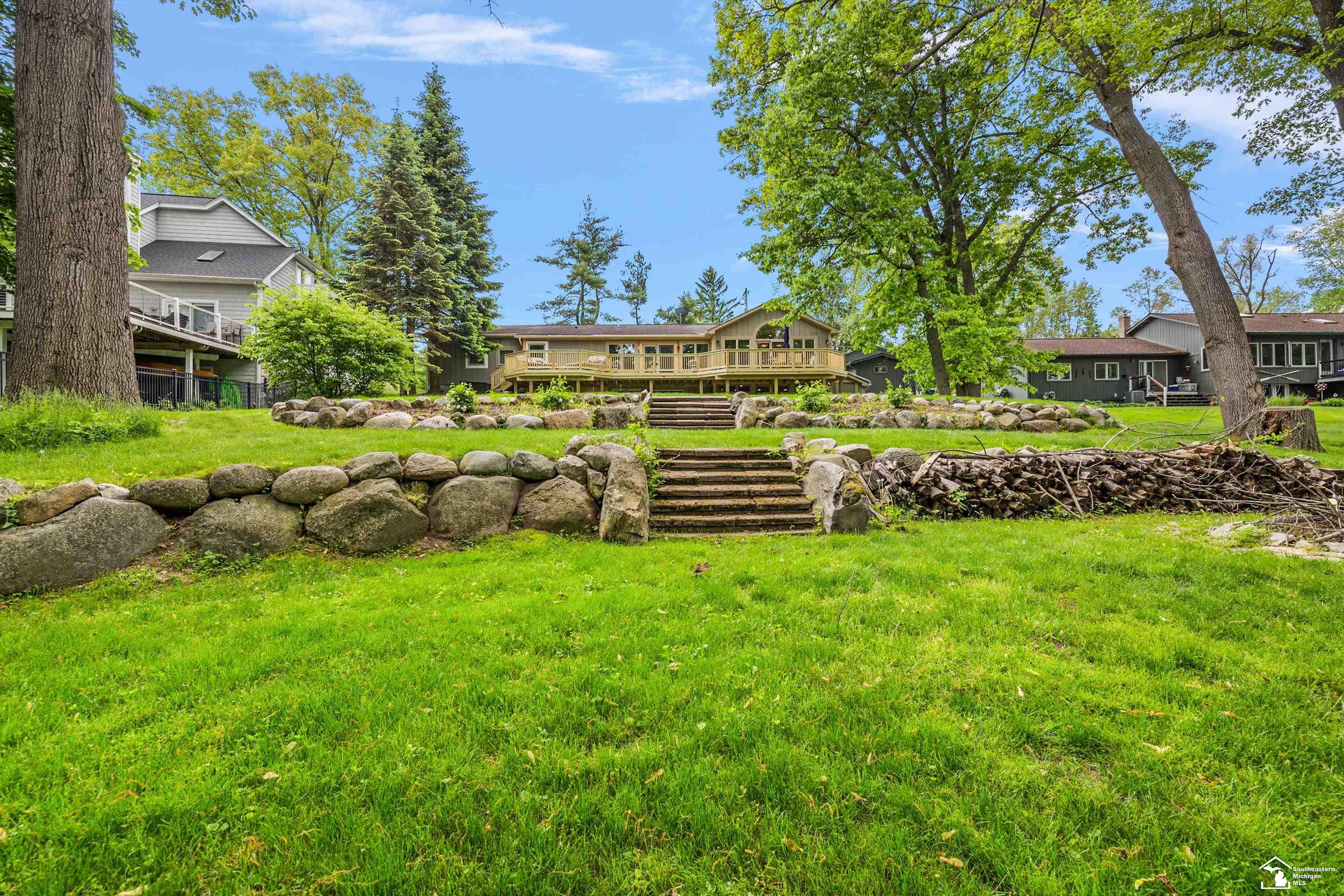 Vanstone Dr, Commerce Township, MI 48382
