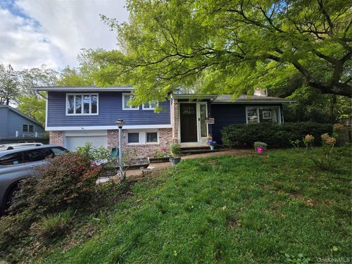 21 Woodridge Ln, Sea Cliff, NY, 11579-1933 | Card Image