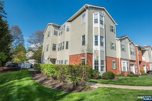 25 Allister Ct, Lincoln Park, NJ, 07035-1762 | Card Image