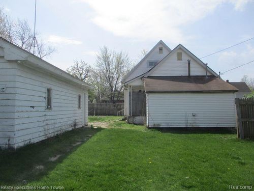 831 Bancroft St, Port Huron, MI, 48060-6344 | Card Image