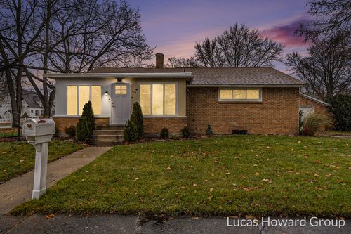 305 Pine St, Fremont, MI, 49412-1701 | Card Image