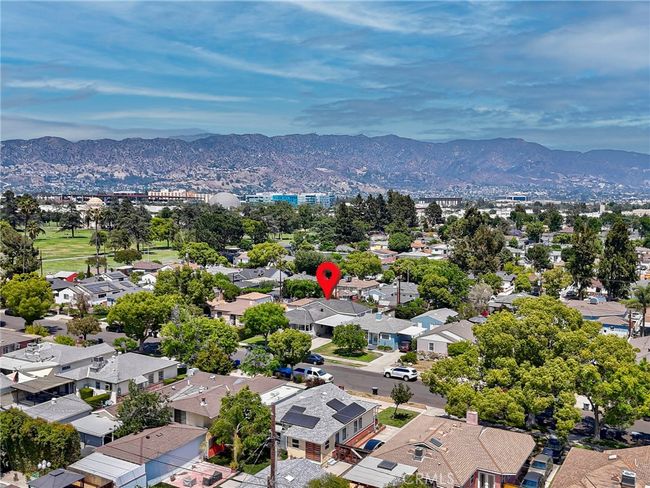 2120 N Rose St, House other with 3 bedrooms, 2 bathrooms and 2 parking in Burbank CA | Image 31