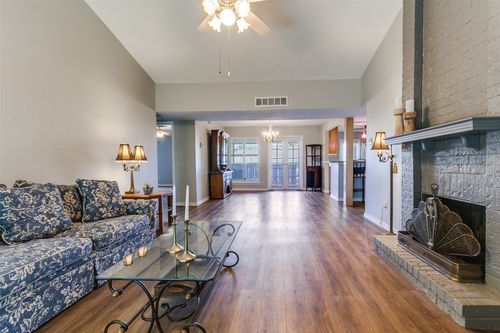 apt-238-10556 High Hollows Dr, Dallas, TX, 75230-4703 | Card Image
