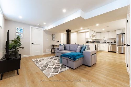 bsmt-36 Cloke Crt, Hamilton, ON, L8T1N5 | Card Image