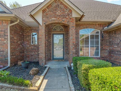2700 Woodhollow Trl, Edmond, OK, 73012-4442 | Card Image