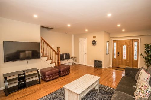 150 Reeves Ave, Flushing, NY, 11367-1223 | Card Image